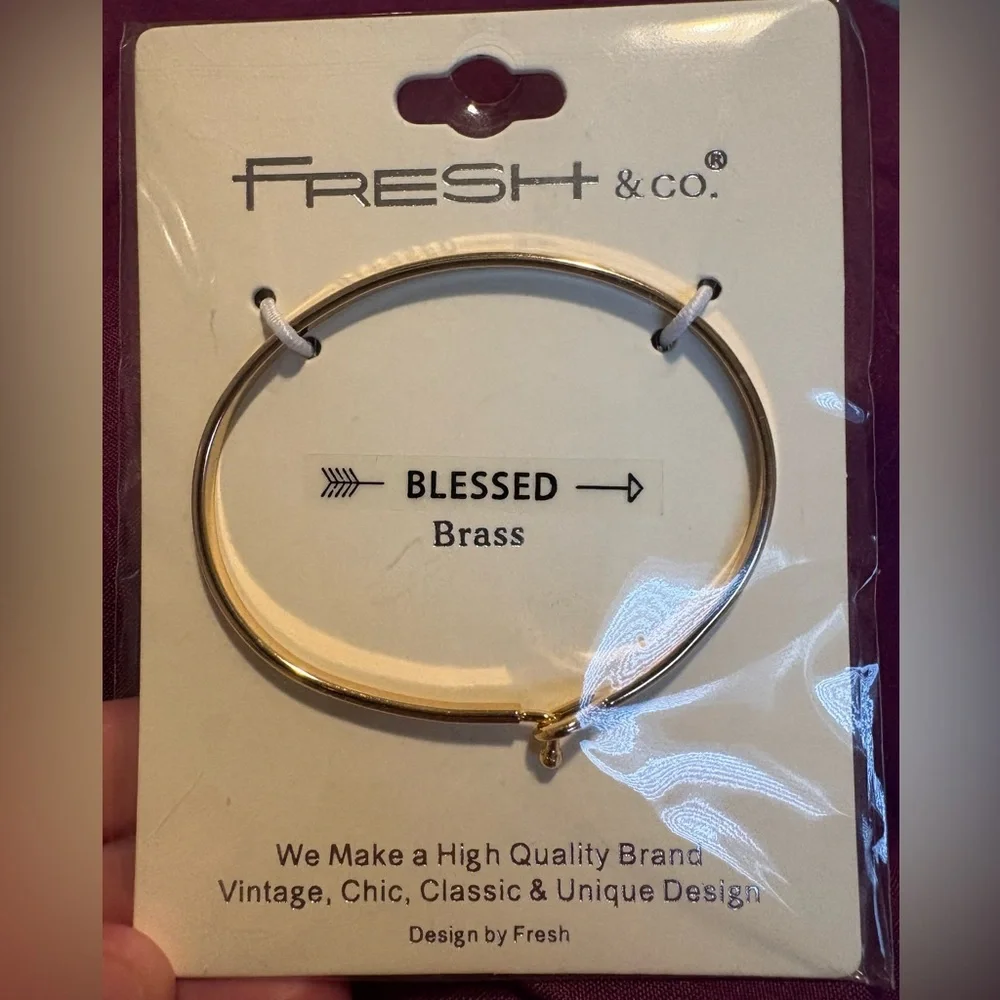 Blessed bracelet Bangle in gold